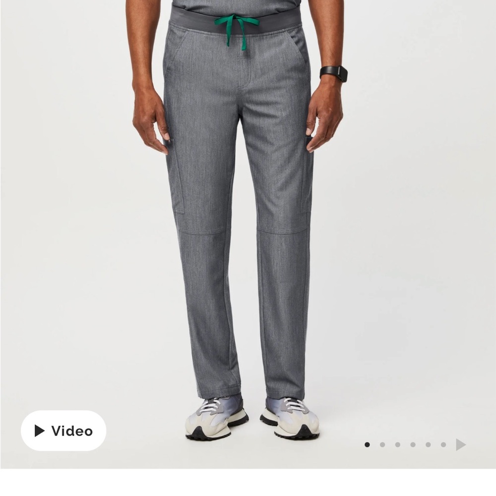 Men’s FIGS Axim Cargo Scrub pant, graphite grey, small